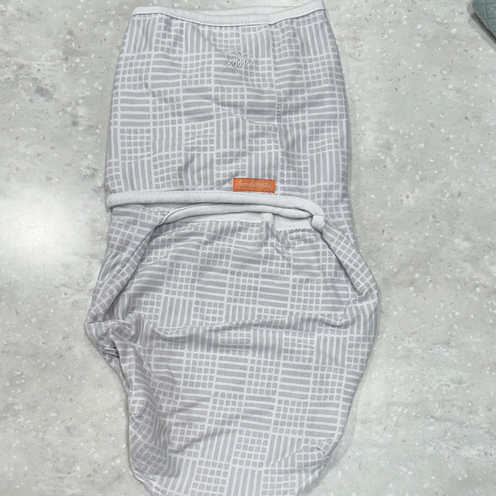 SwaddleMe Gray Patterned Swaddle
